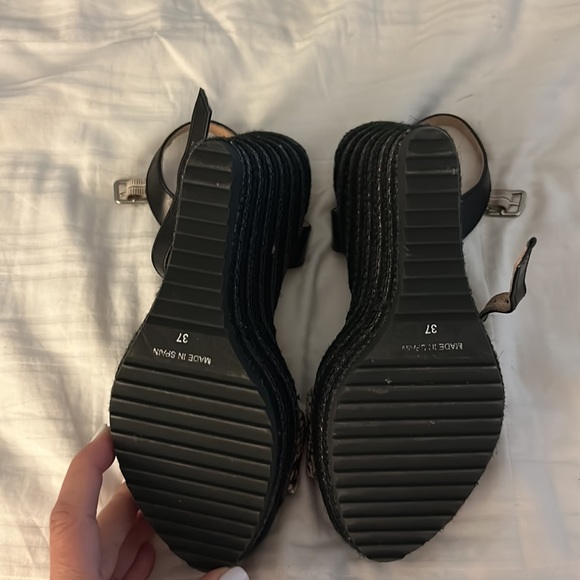 Beautiful and very comfortable - Picture 2 of 3